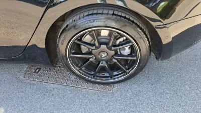 Tesla Model 3 2019 - 22500 EUR, 113000 km - AUTO.MOTO.pt - 113000km - foto 22 de 53