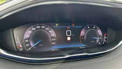 Peugeot 3008 2021 - 20499 EUR, 98021 km - AUTO.MOTO.pt - 98021km - foto 12 de 24