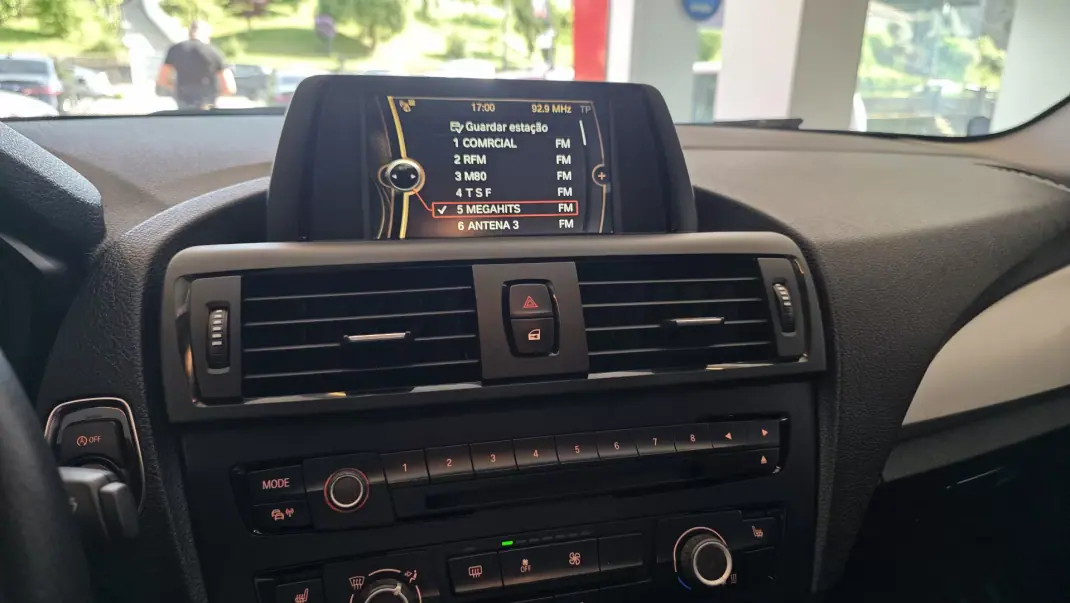 BMW 114 2013 - 9500 EUR, 212463 km - AUTO.MOTO.pt - 212463km - foto 32 de 45
