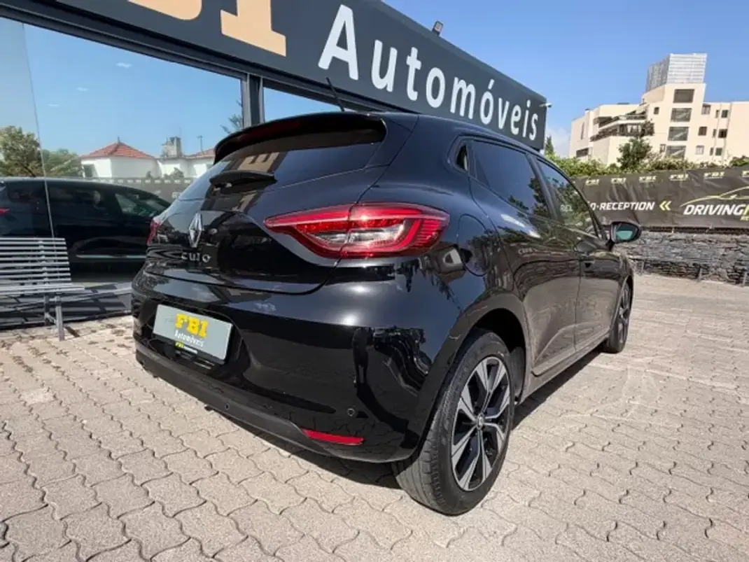 Renault Clio 2021 - 14500 EUR, 83720 km - AUTO.MOTO.pt - 83720km - foto 8 de 11