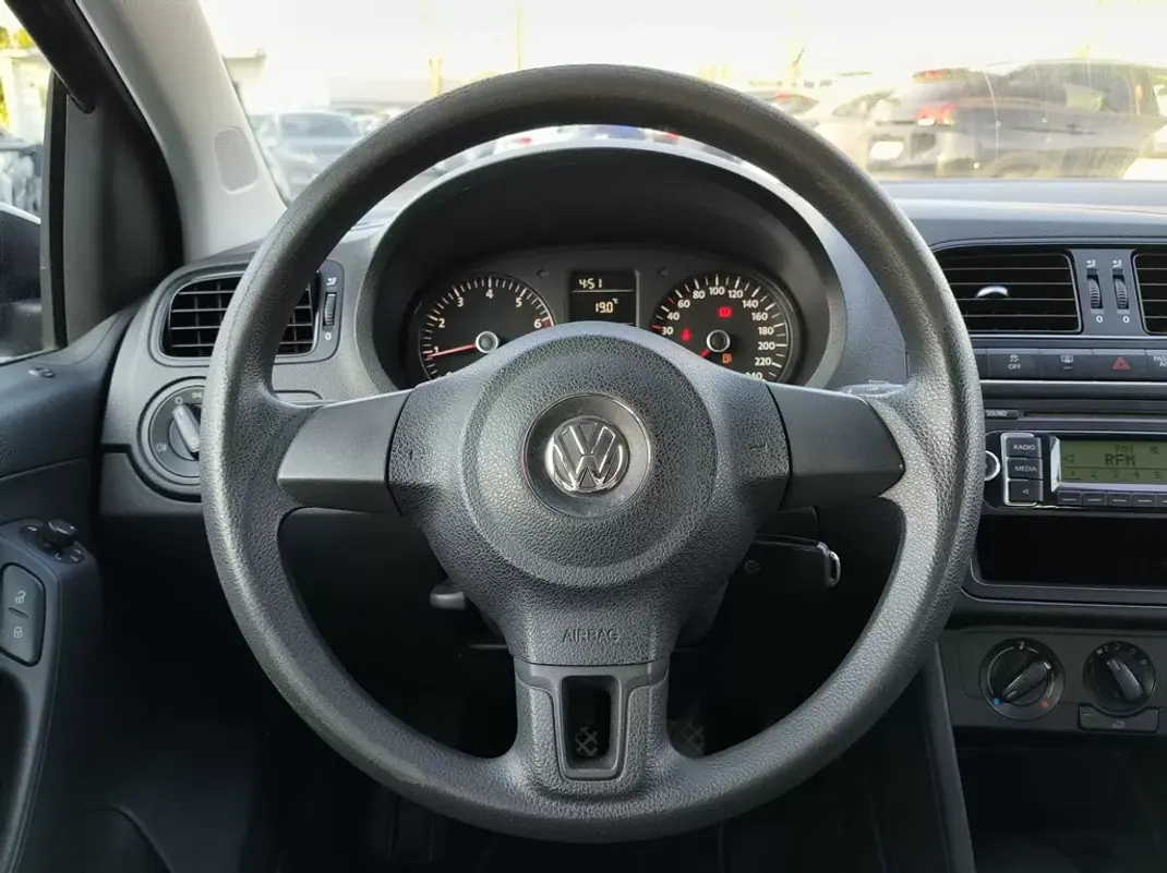 Volkswagen Polo 2011 - 7490 EUR, 120850 km - AUTO.MOTO.pt - 120850km - foto 13 de 21