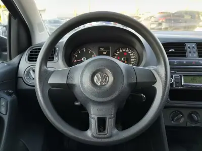 Volkswagen Polo 2011 - 7490 EUR, 120850 km - AUTO.MOTO.pt - 120850km - foto 13 de 21