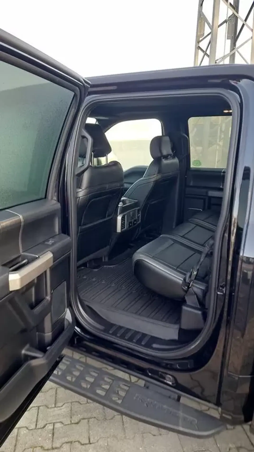 Ford F-150 2019 - 83700 EUR, 92850 km - 92850km - foto 6 de 21