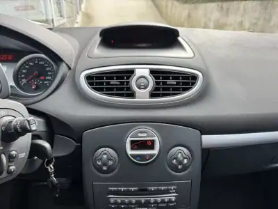 Renault Clio 2008 - 6500 EUR, 155923 km - AUTO.MOTO.pt - 155923km - foto 17 de 23