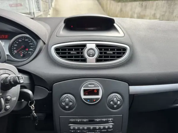 Renault Clio 2008 - 6500 EUR, 155923 km - AUTO.MOTO.pt - 155923km - foto 17 de 23