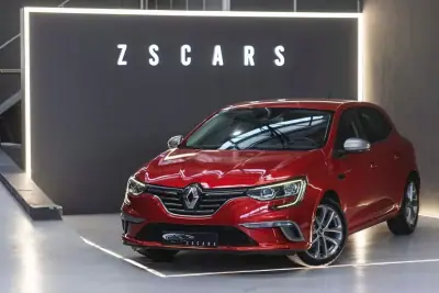 Renault Mégane 2017 - 15750 EUR, 110350 km - AUTO.MOTO.pt - 110350km - foto 3 de 17