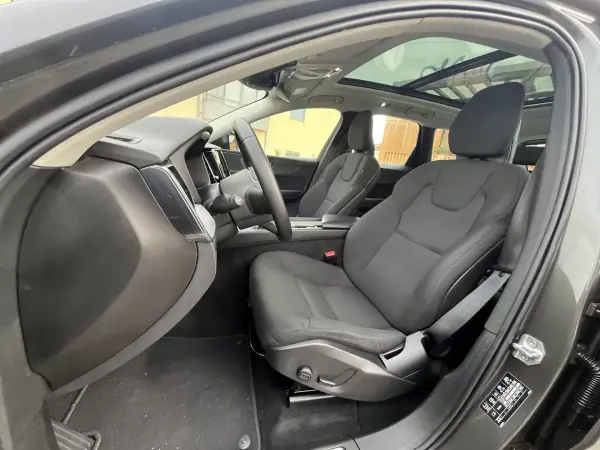 Volvo XC 60 2020 - 32750 EUR, 141000 km - AUTO.MOTO.pt - 141000km - foto 24 de 51