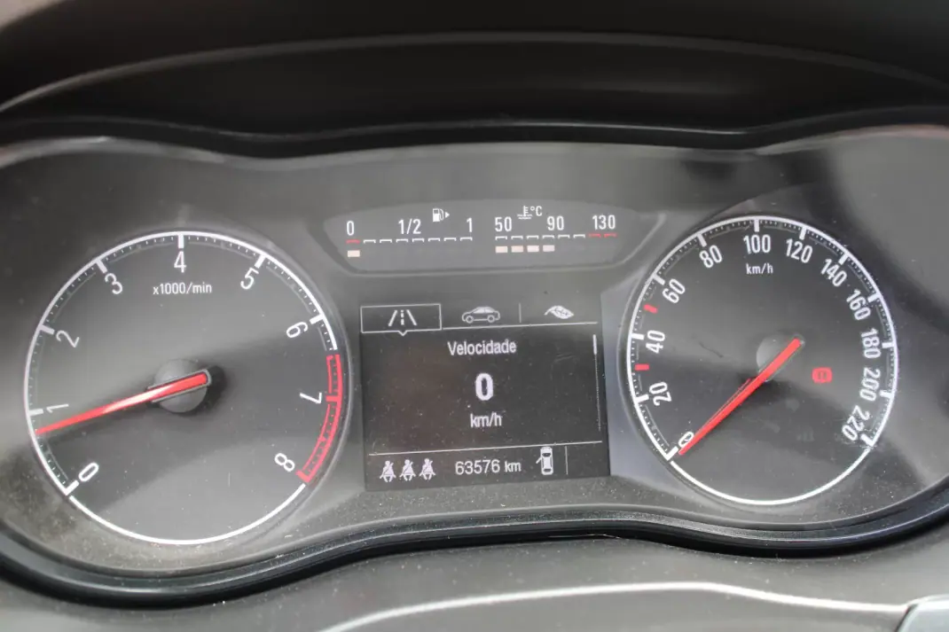 Opel Corsa 2017 - 9990 EUR, 64000 km - AUTO.MOTO.pt - 64000km - foto 19 de 25
