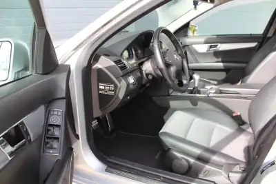 Mercedes-Benz C 250 2008 - 12990 EUR, 241176 km - AUTO.MOTO.pt - 241176km - foto 10 de 18