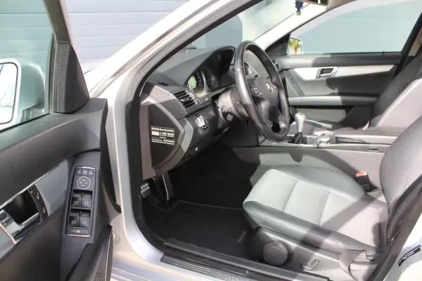 Mercedes-Benz C 250 2008 - 12990 EUR, 241176 km - AUTO.MOTO.pt - 241176km - foto 10 de 18