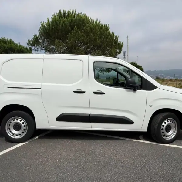 Citroën Berlingo 2019 - 14950 EUR, 96000 km - AUTO.MOTO.pt - 96000km - foto 12 de 17