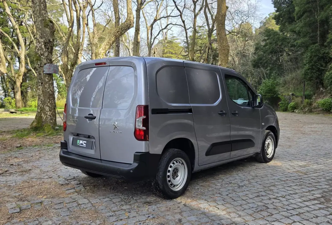Peugeot PARTNER PREMIUM C/IVA 3L 1.5BLUEHDI 2023 - 14450 EUR, 144000 km - AUTO.MOTO.pt - 144000km - foto 8 de 13