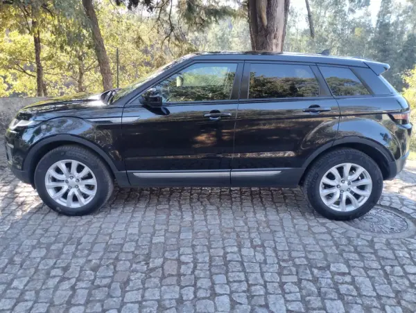 Land Rover Range Rover Evoque 2017 - 19500 EUR, 180000 km - AUTO.MOTO.pt - 180000km - foto 4 de 30
