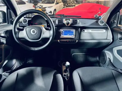 Smart Fortwo Cabrio 2013 - 6990 EUR, 183716 km - AUTO.MOTO.pt - 183716km - foto 10 de 21