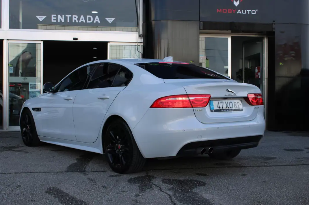 Jaguar XE 2018 - 17900 EUR, 184933 km - AUTO.MOTO.pt - 184933km - foto 2 de 18