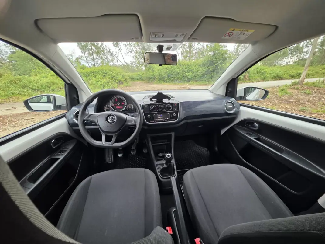 Volkswagen Up! 2016 - 7990 EUR, 152974 km - AUTO.MOTO.pt - 152974km - foto 14 de 71