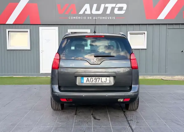 Peugeot 5008 2015 - 9900 EUR, 214000 km - AUTO.MOTO.pt - 214000km - foto 5 de 26
