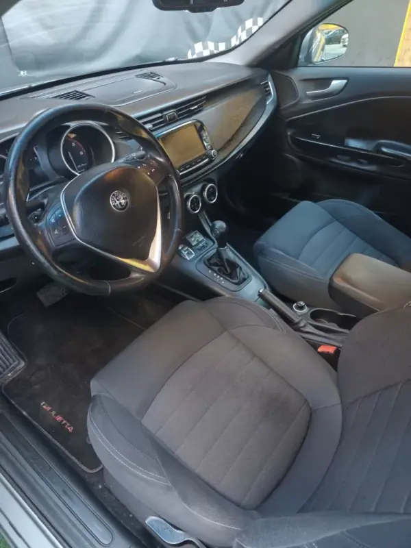 Alfa Romeo Giulietta 2016 - 9990 EUR, 166000 km - AUTO.MOTO.pt - 166000km - foto 6 de 12