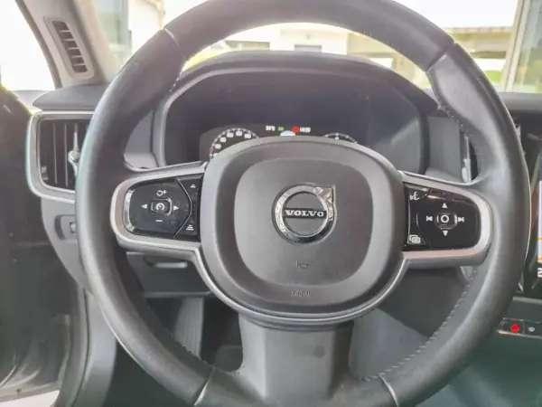 Volvo V90 2018 - 20990 EUR, 188000 km - AUTO.MOTO.pt - 188000km - foto 25 de 35