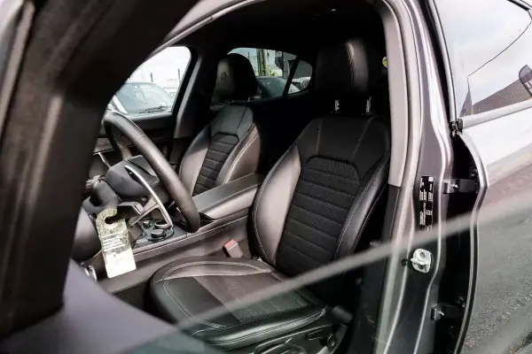 Alfa Romeo Stelvio 2019 - 25900 EUR, 89000 km - AUTO.MOTO.pt - 89000km - foto 19 de 31