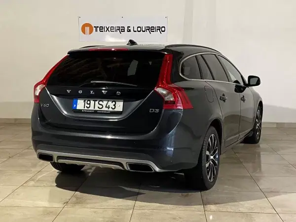 Volvo V60 2017 - 17900 EUR, 165010 km - AUTO.MOTO.pt - 165010km - foto 5 de 23