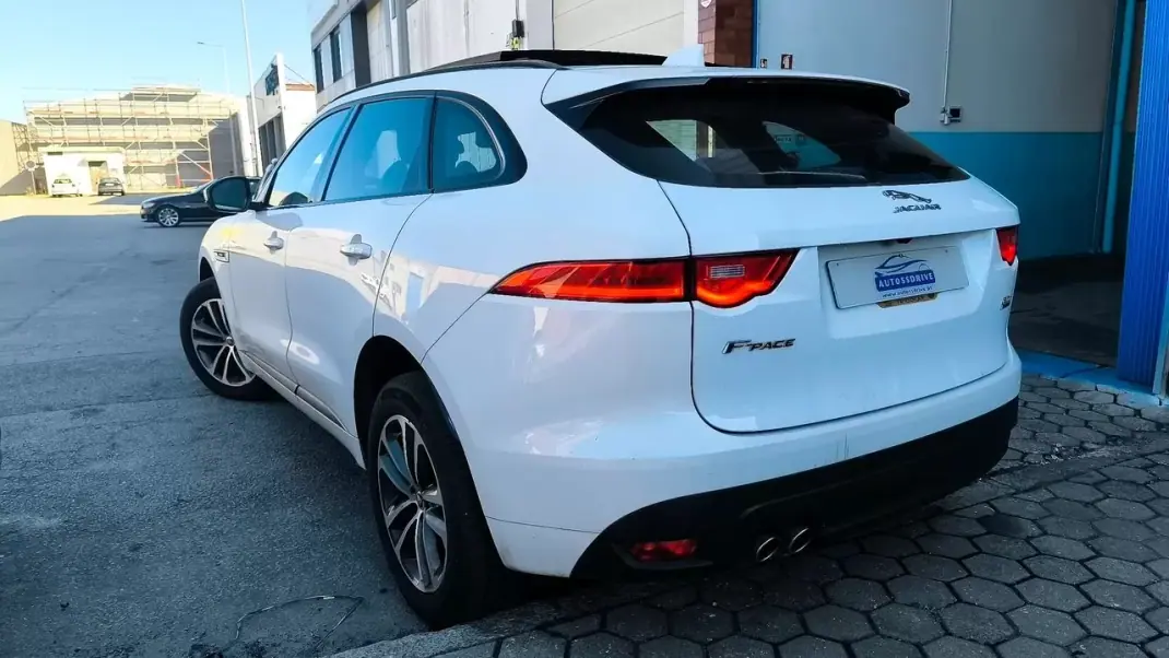 Jaguar F-Pace 2017 - 18900 EUR, 149000 km - 149000km - foto 3 de 23