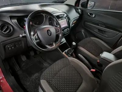 Renault Captur 2018 - 11950 EUR, 117800 km - AUTO.MOTO.pt - 117800km - foto 7 de 20