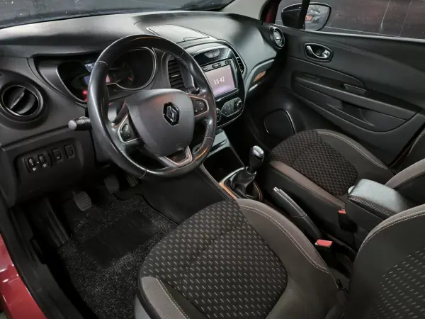 Renault Captur 2018 - 11950 EUR, 117800 km - AUTO.MOTO.pt - 117800km - foto 7 de 20
