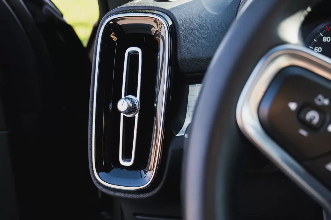 Volvo XC 40 2022 - 28900 EUR, 138050 km - AUTO.MOTO.pt - 138050km - foto 18 de 25