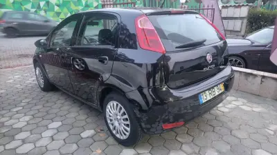 Fiat Punto 2016 - 6990 EUR, 160000 km - AUTO.MOTO.pt - 160000km - foto 12 de 13