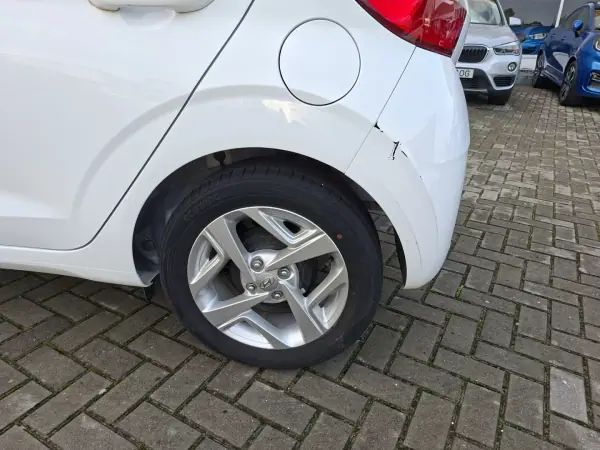 Hyundai i10 2023 - 14750 EUR, 61600 km - AUTO.MOTO.pt - 61600km - foto 9 de 28