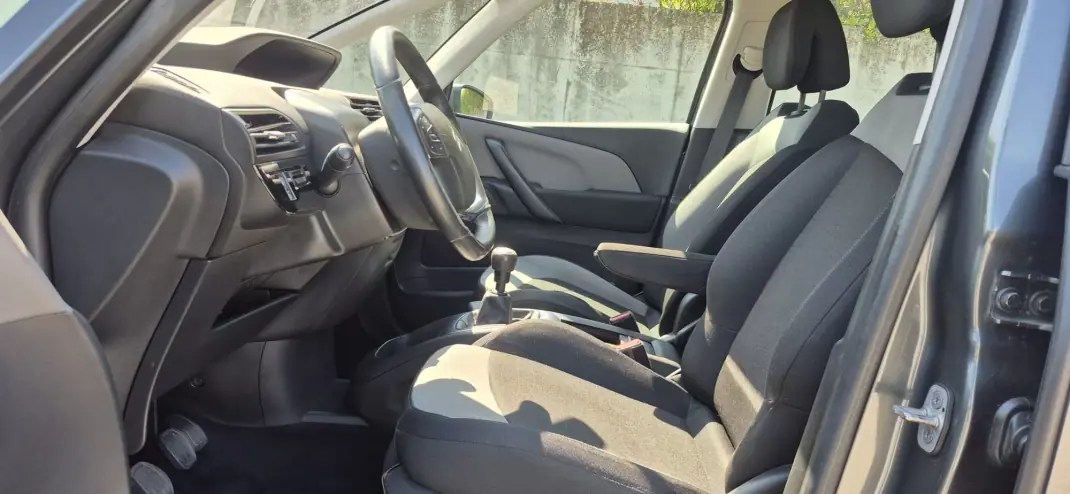 Citroën C4 Grand Picasso 2013 - 9750 EUR, 185000 km - AUTO.MOTO.pt - 185000km - foto 5 de 25