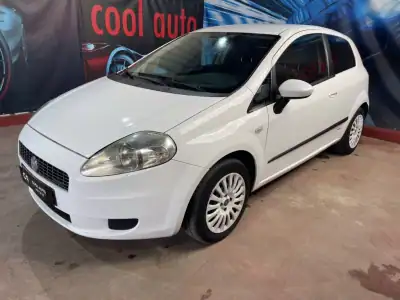 Fiat PUNTO 2008 - 2999 EUR, 233000 km - AUTO.MOTO.pt - 233000km - foto 11 de 36