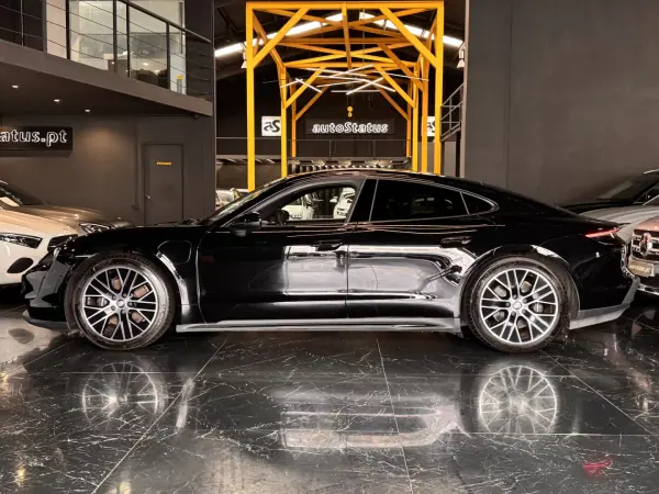 Porsche Taycan 2023 - 76875 EUR, 39100 km - AUTO.MOTO.pt - 39100km - foto 9 de 36