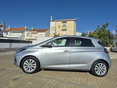 Renault Zoe 2020 - 12750 EUR, 133250 km - AUTO.MOTO.pt - 133250km - foto 5 de 29