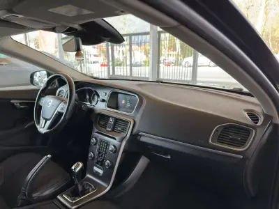 Volvo V40 2014 - 10950 EUR, 203325 km - AUTO.MOTO.pt - 203325km - foto 30 de 32