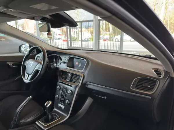 Volvo V40 2014 - 10950 EUR, 203325 km - AUTO.MOTO.pt - 203325km - foto 30 de 32