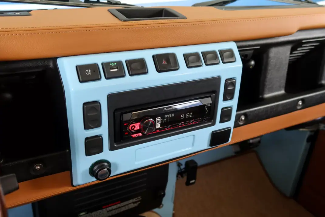 Land Rover Defender 2002 - 75000 EUR, 144875 km - AUTO.MOTO.pt - 144875km - foto 16 de 21