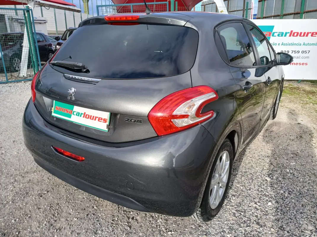 Peugeot 208 2015 - 7450 EUR, 116512 km - AUTO.MOTO.pt - 116512km - foto 8 de 23