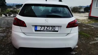 Peugeot 308 2019 - 11999 EUR, 99999 km - AUTO.MOTO.pt - 99999km - foto 7 de 35