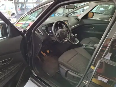 Renault Grand Scénic 2019 - 16700 EUR, 173000 km - AUTO.MOTO.pt - 173000km - foto 8 de 18