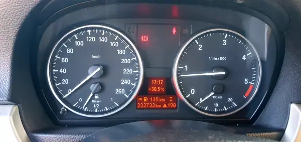 BMW 318 2012 - 11490 EUR, 222729 km - AUTO.MOTO.pt - 222729km - foto 28 de 43