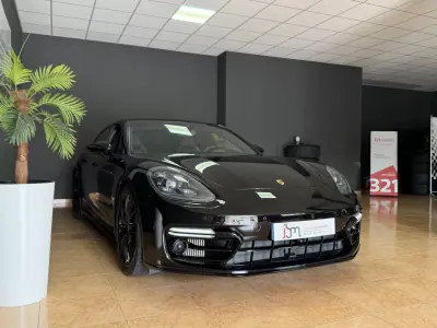 Porsche Panamera Sport Turismo 2020 - 63990 EUR, 148987 km - AUTO.MOTO.pt - 148987km - foto 4 de 27