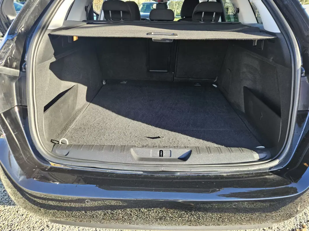 Peugeot 308 SW 2019 - 13800 EUR, 77780 km - AUTO.MOTO.pt - 77780km - foto 34 de 44