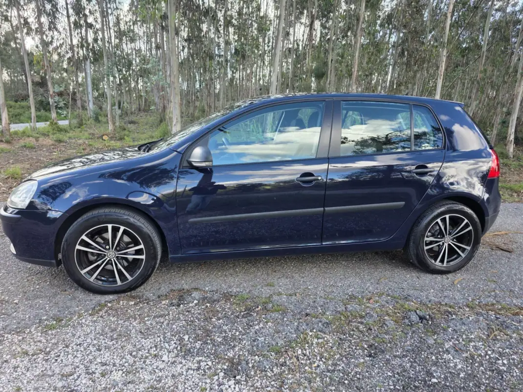 Volkswagen Golf 2007 - 7750 EUR, 296000 km - AUTO.MOTO.pt - 296000km - foto 10 de 13