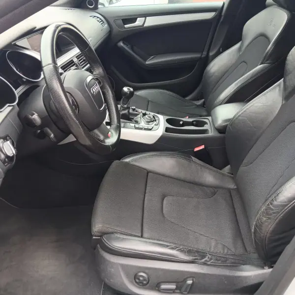 Audi A5 Sportback 2011 - 17500 EUR, 120459 km - AUTO.MOTO.pt - 120459km - foto 26 de 31