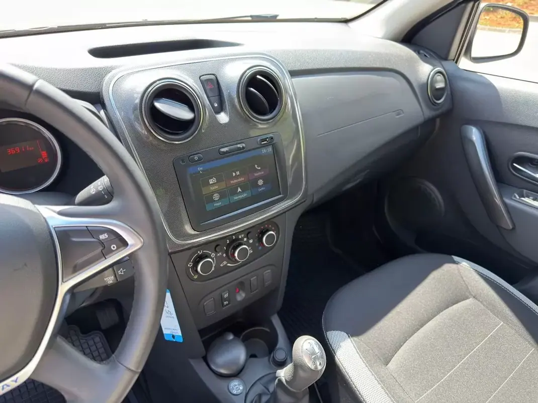 Dacia Sandero 2020 - 11900 EUR, 36911 km - AUTO.MOTO.pt - 36911km - foto 8 de 21