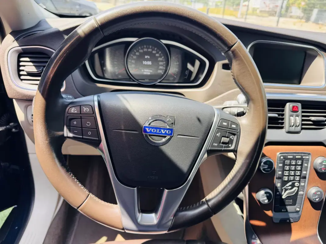 Volvo V40 Cross Country 2014 - 11500 EUR, 193000 km - 193000km - foto 5 de 18