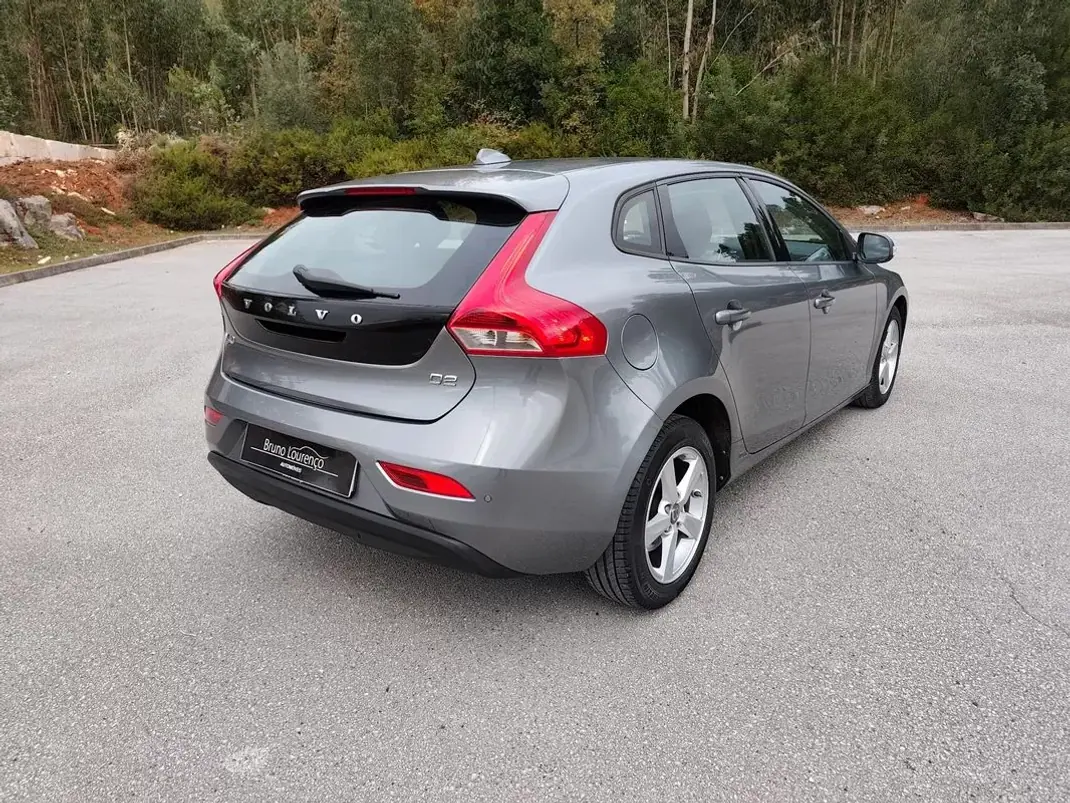 Volvo V40 2014 - 9900 EUR, 177500 km - AUTO.MOTO.pt - 177500km - foto 18 de 19
