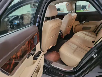 Jaguar XJ 2012 - 19950 EUR, 255600 km - AUTO.MOTO.pt - 255600km - foto 16 de 33